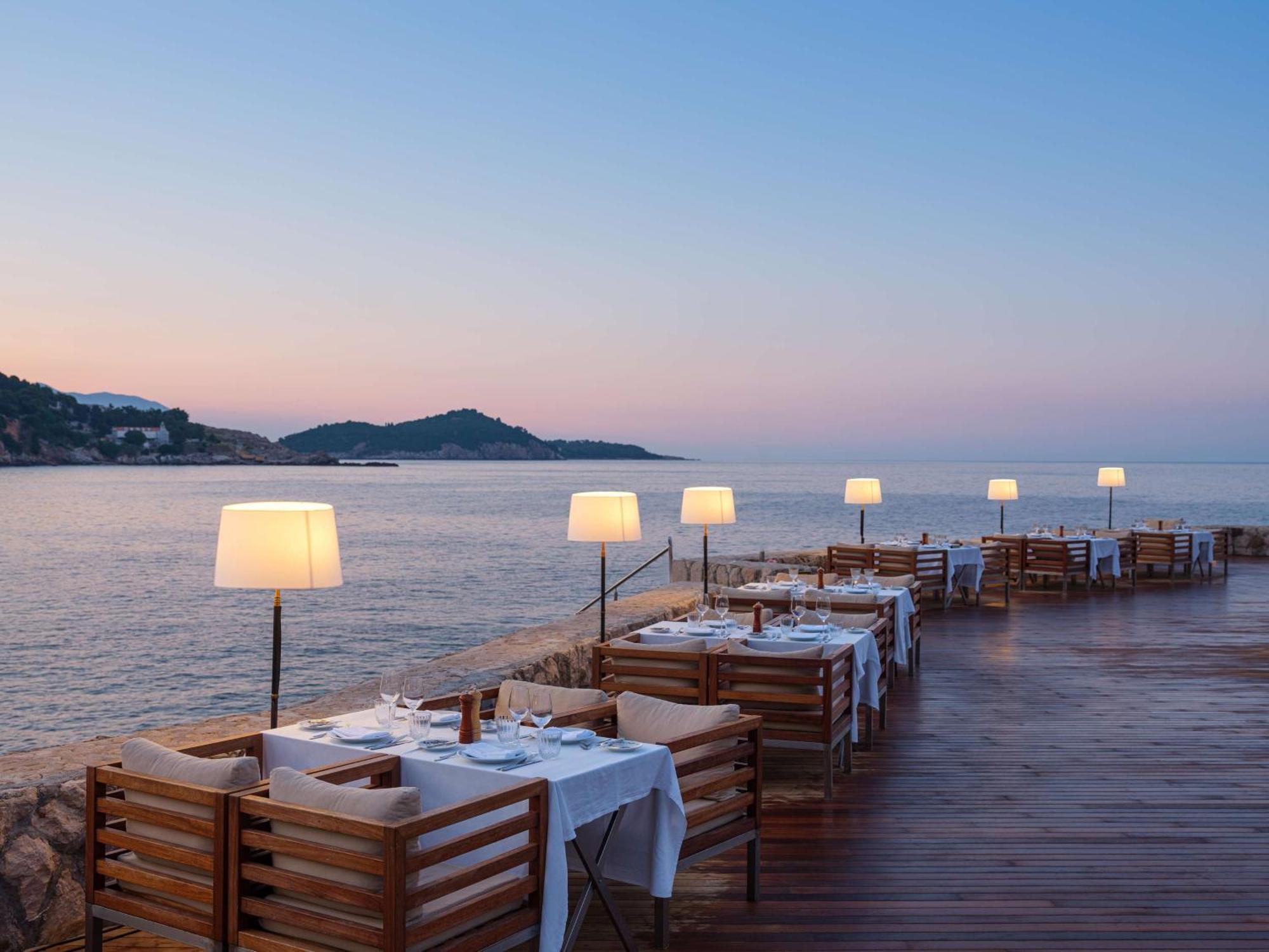 فندق ريكسوس بريميوم دبروفينك دوبروفينك المظهر الخارجي الصورة The restaurant at the Mandarin Oriental, S. Stefano