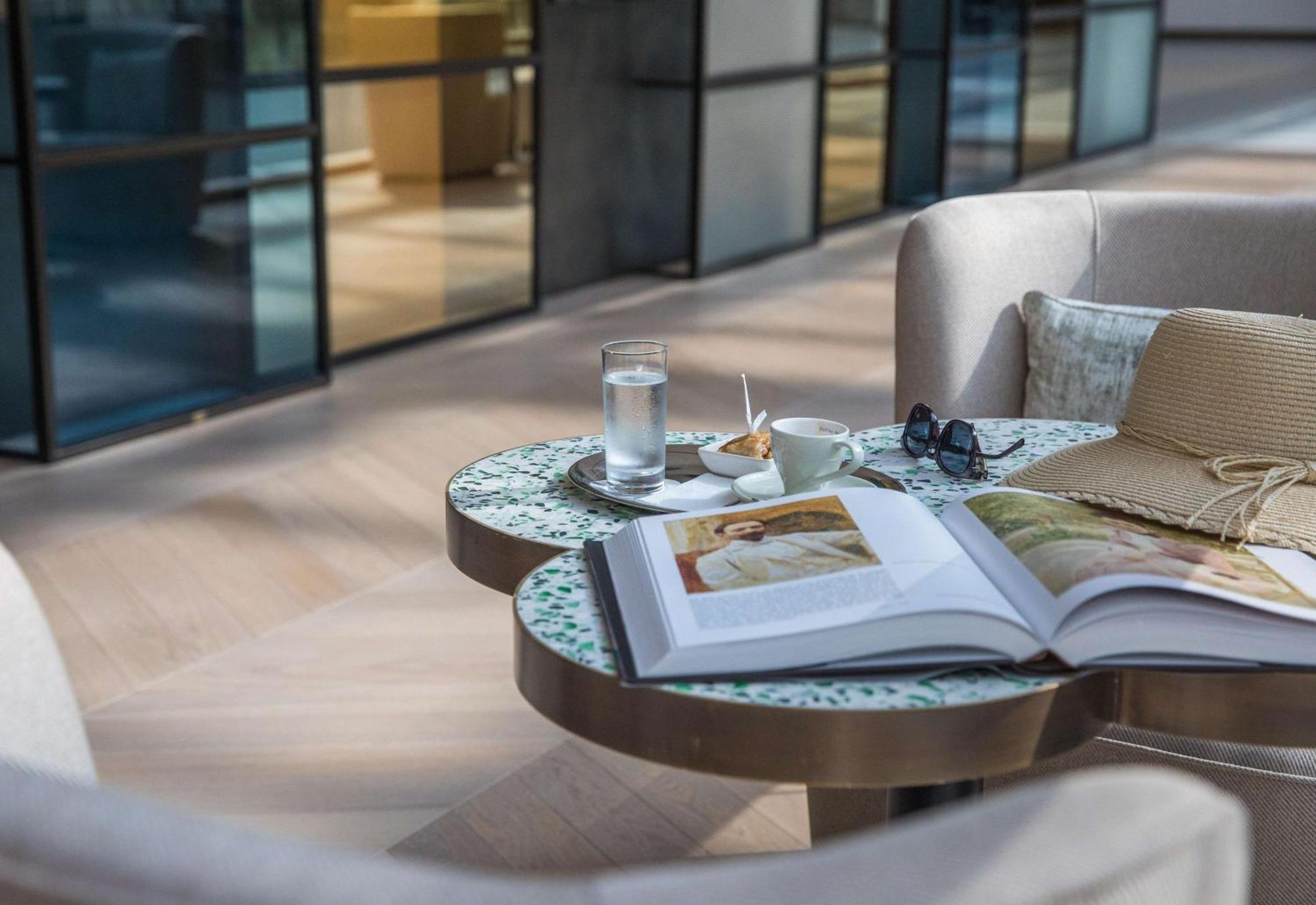 فندق ريكسوس بريميوم دبروفينك دوبروفينك المظهر الخارجي الصورة The Lounge at London Heathrow Airport