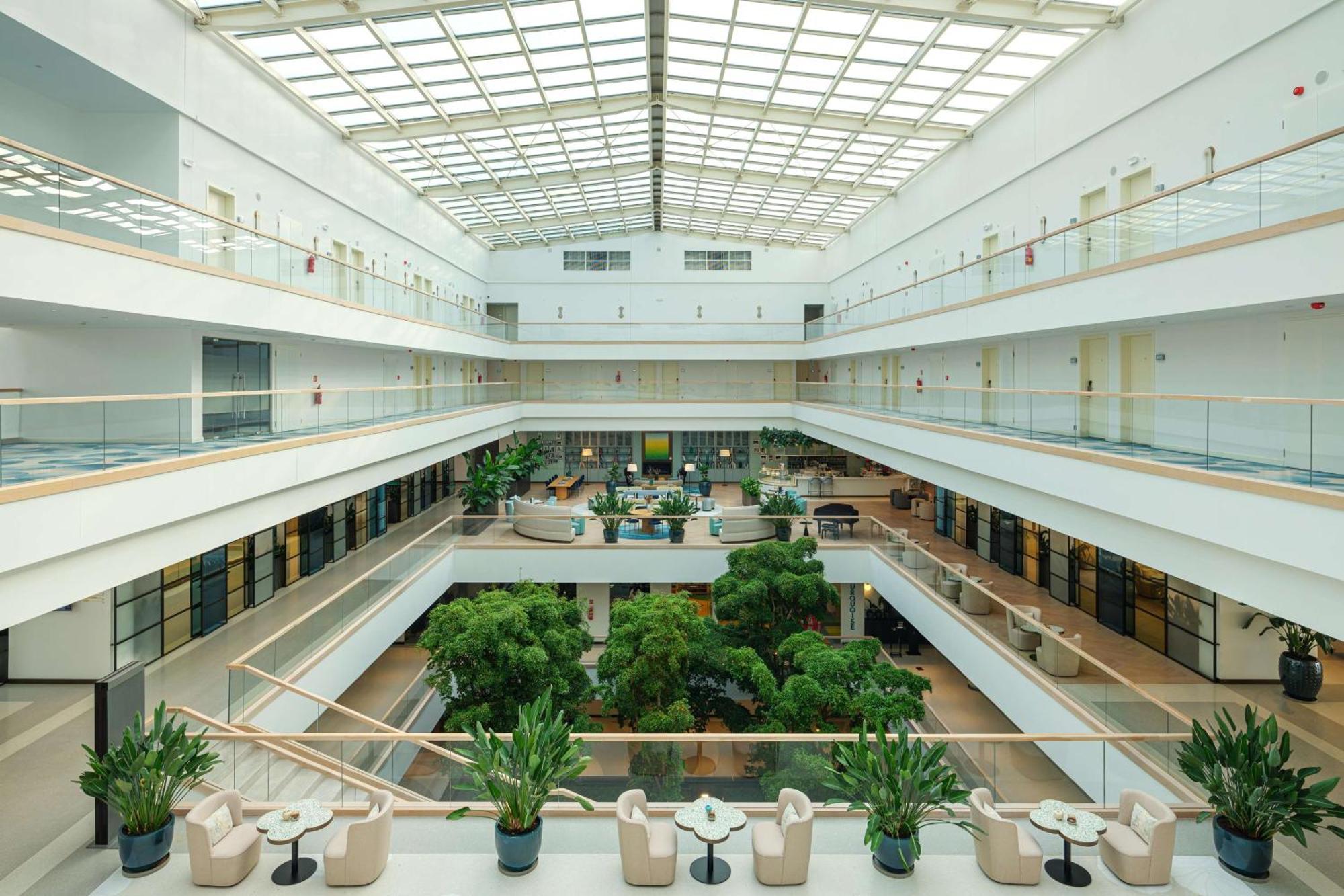 فندق ريكسوس بريميوم دبروفينك دوبروفينك المظهر الخارجي الصورة The atrium of the new library